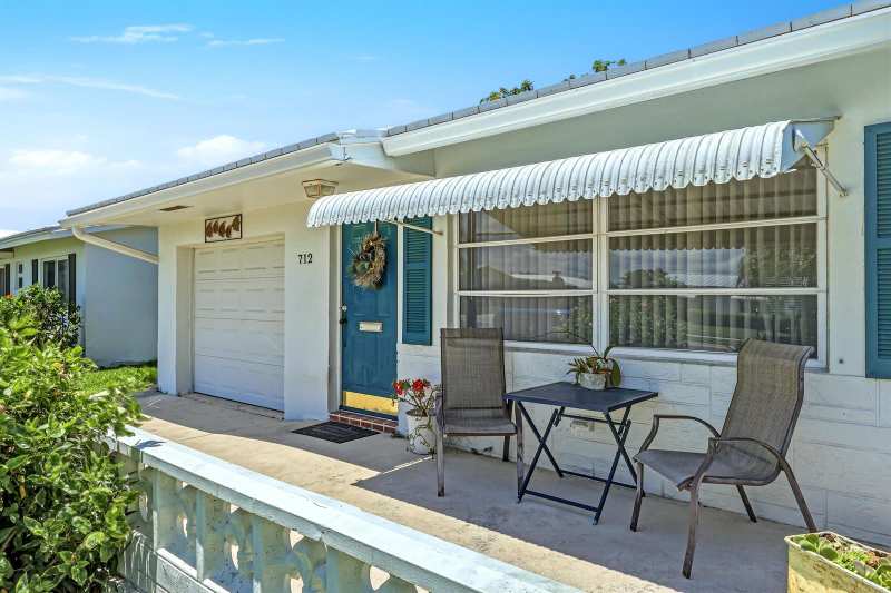 712 SW 18th Street, Boynton Beach FL 33426