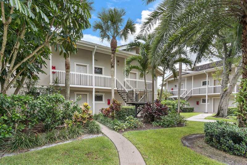 11863 Wimbledon Circle # 427, Wellington FL 33414