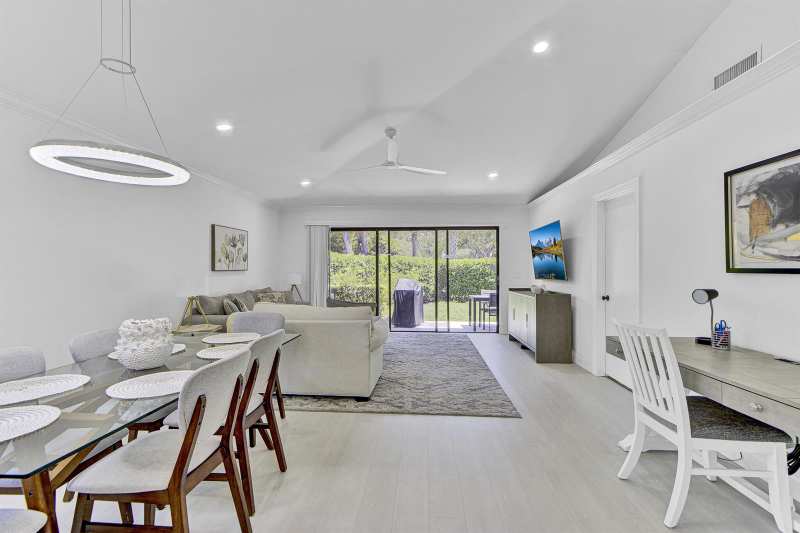 106 Club Drive, Palm Beach Gardens FL 33418