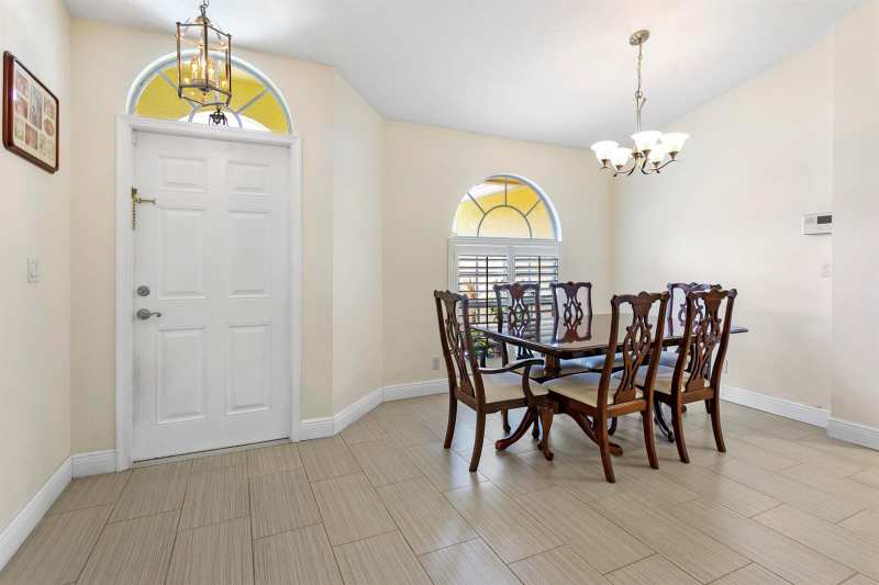 106 Venetian Lane, Royal Palm Beach FL 33411