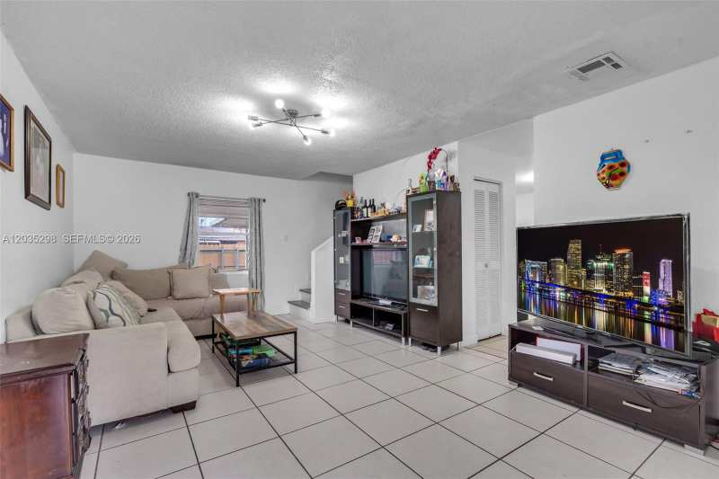 4522 NW 194th St, Miami Gardens FL 33055