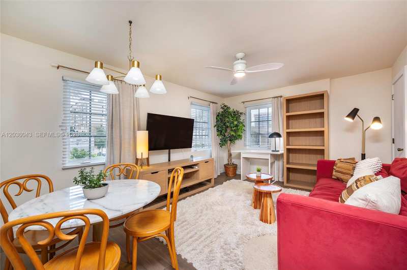 217 Madeira Ave # 4, Coral Gables FL 33134