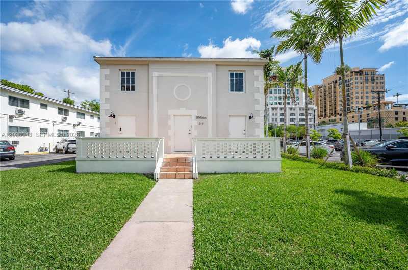 217 Madeira Ave # 4, Coral Gables FL 33134