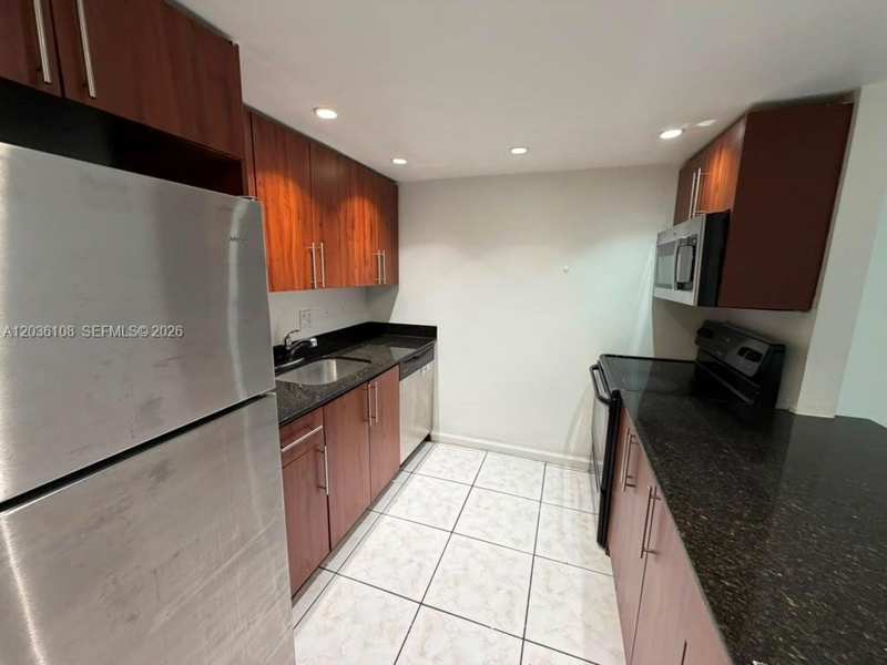 1885 NE 121st St # 8, North Miami FL 33181