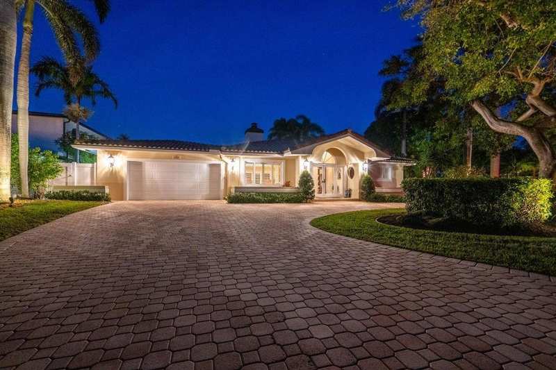 2317 NE 28th Court, Lighthouse Point FL 33064