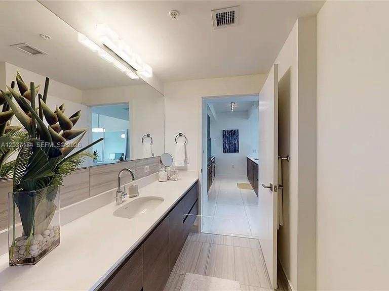 301 Altara Ave # 527, Coral Gables FL 33146