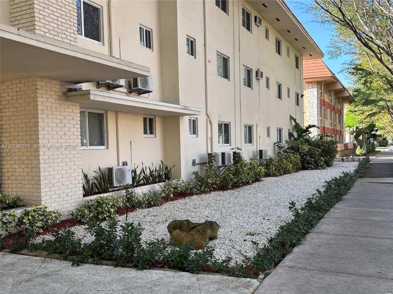 1014 Salzedo St # 103, Coral Gables FL 33134