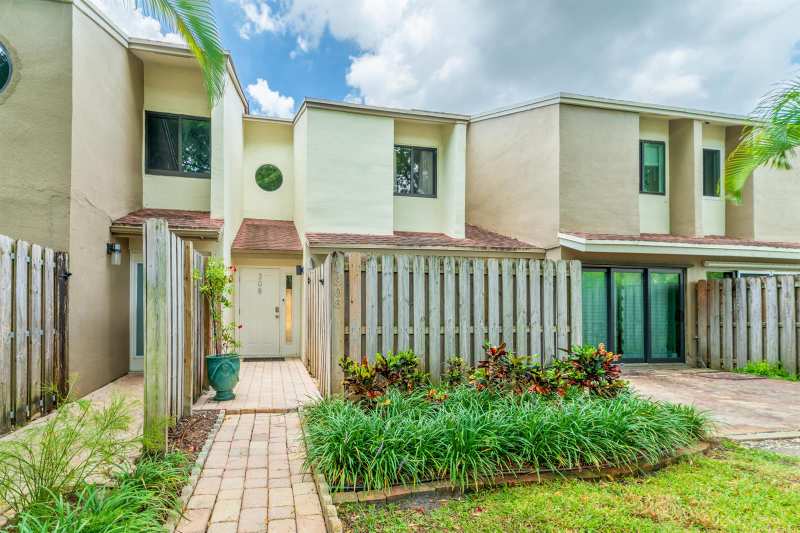 308 City View Drive, Fort Lauderdale FL 33311