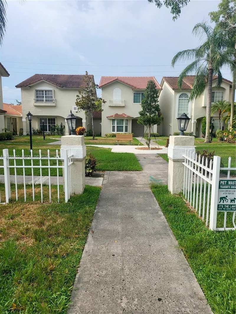 10877 NW 8th St, Pembroke Pines FL 33026