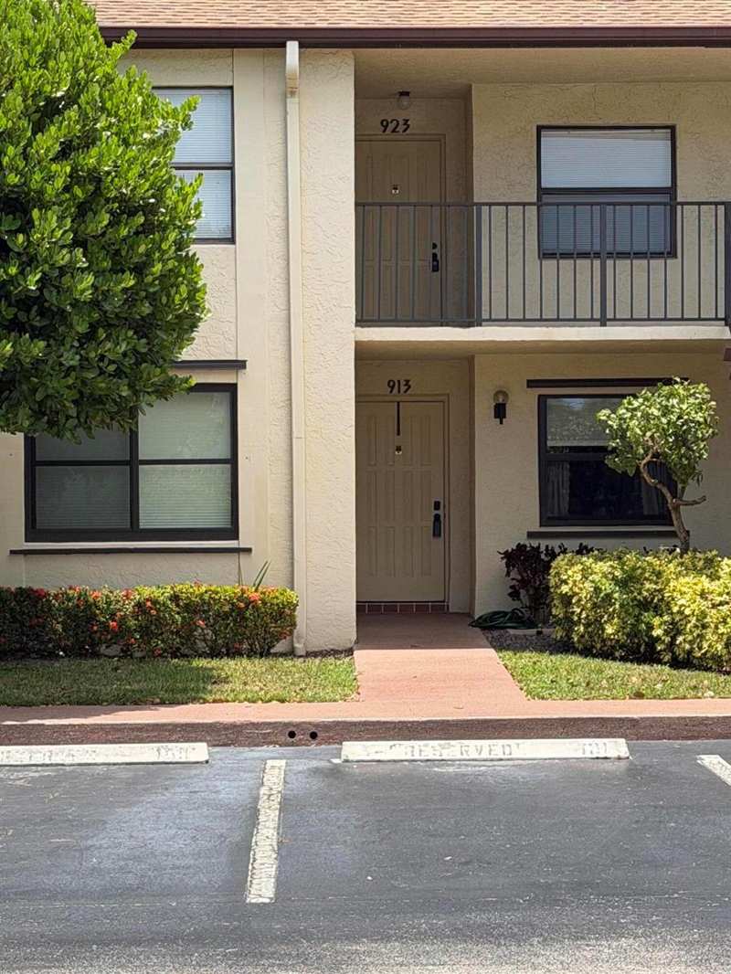 7879 Willow Spring Circle # 913, Lake Worth FL 33467