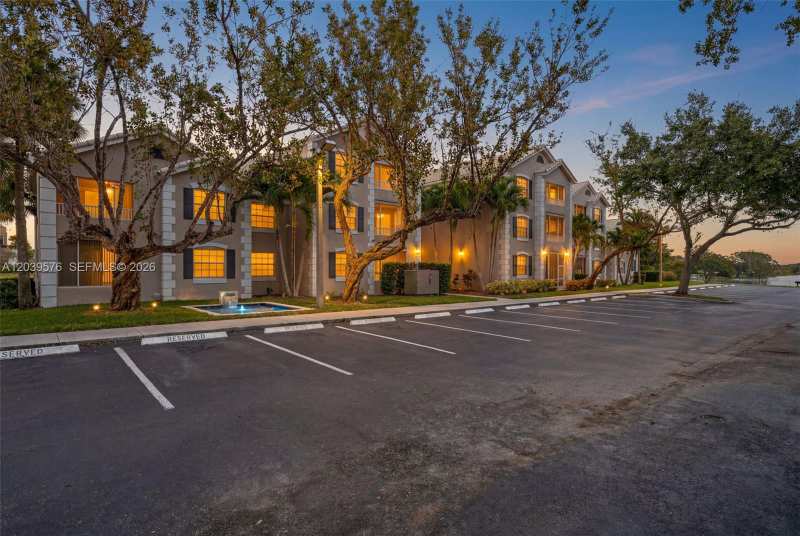 2841 N Oakland Forest Dr # 110, Oakland Park FL 33309