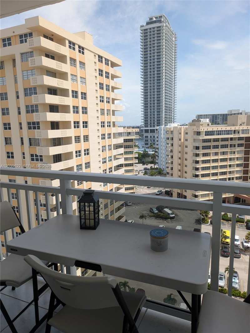 1849 S Ocean Dr # 1407, Hallandale Beach FL 33009