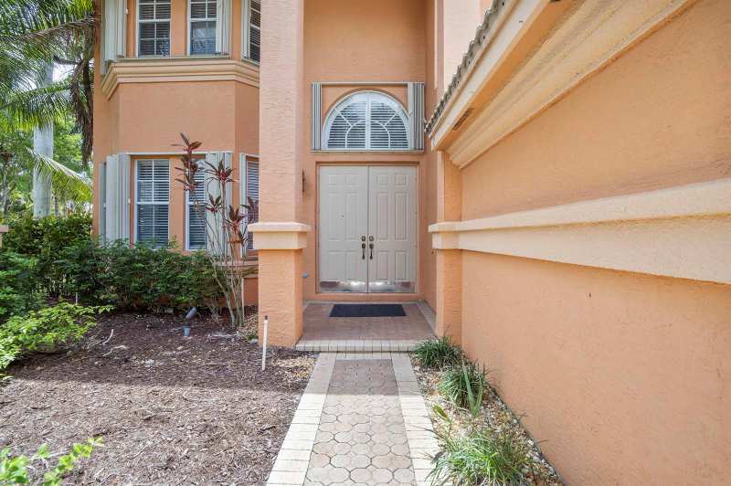 6370 Stonehurst Circle, Lake Worth FL 33467