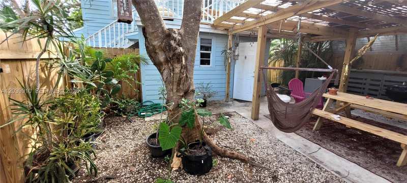104 NE 5th St, Fort Lauderdale FL 33301