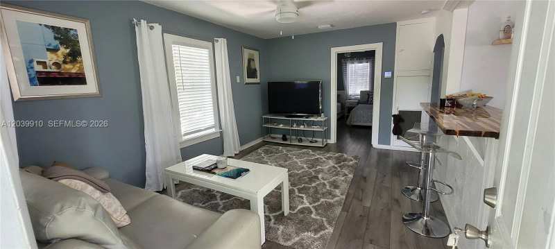 104 NE 5th St, Fort Lauderdale FL 33301
