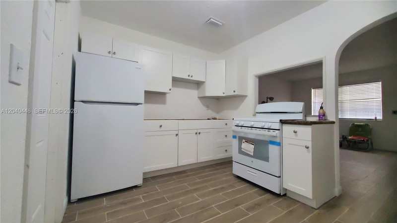 905 SW 4th Ter, Hallandale Beach FL 33009