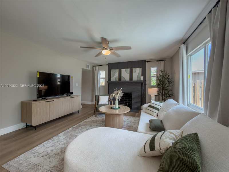 1813 SW 10th St, Fort Lauderdale FL 33312