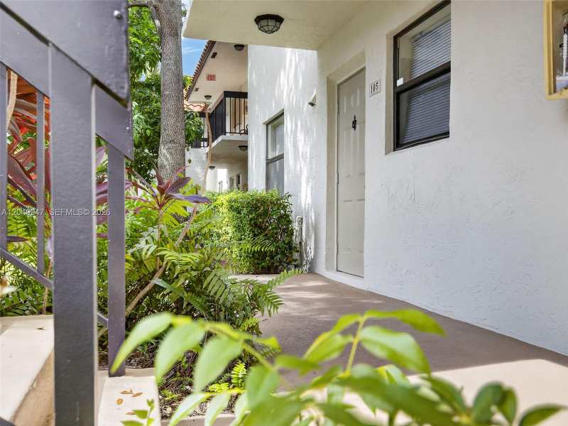 15718 E Waterside Cir # 105, Sunrise FL 33326