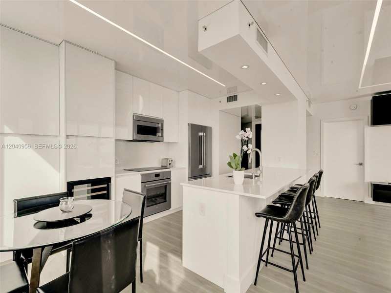6365 Collins Ave # 2407, Miami Beach FL 33141