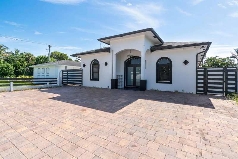725 Mercury Street, West Palm Beach FL 33406
