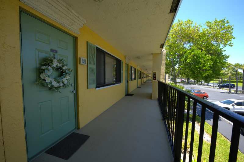 1523 Meadows Circle W, Boynton Beach FL 33436