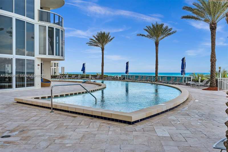 17201 Collins Ave+Den # 803, Sunny Isles Beach FL 33160