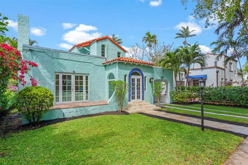 1209 La Mancha Ave, Coral Gables FL 33134