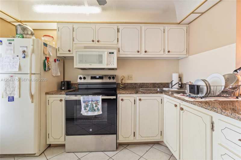 450 Paradise Isle Blvd # 302, Hallandale Beach FL 33009