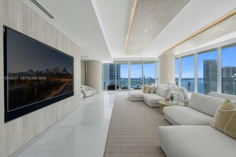 300 Biscayne Boulevard Way # 2701, Miami FL 33131