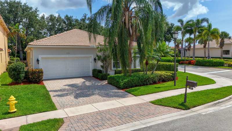 235 Via Condado Way, Palm Beach Gardens FL 33418