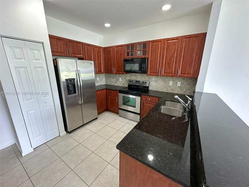 3595 NW 13th St # 3595, Lauderhill FL 33311