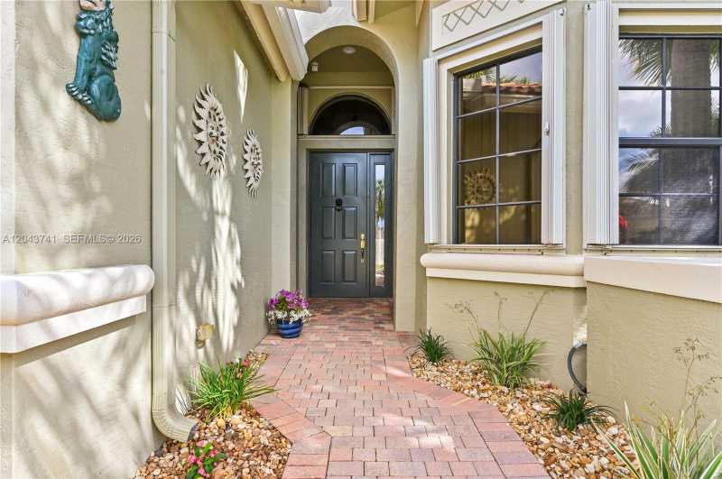 6823 Fabiano Cir, Boynton Beach FL 33437