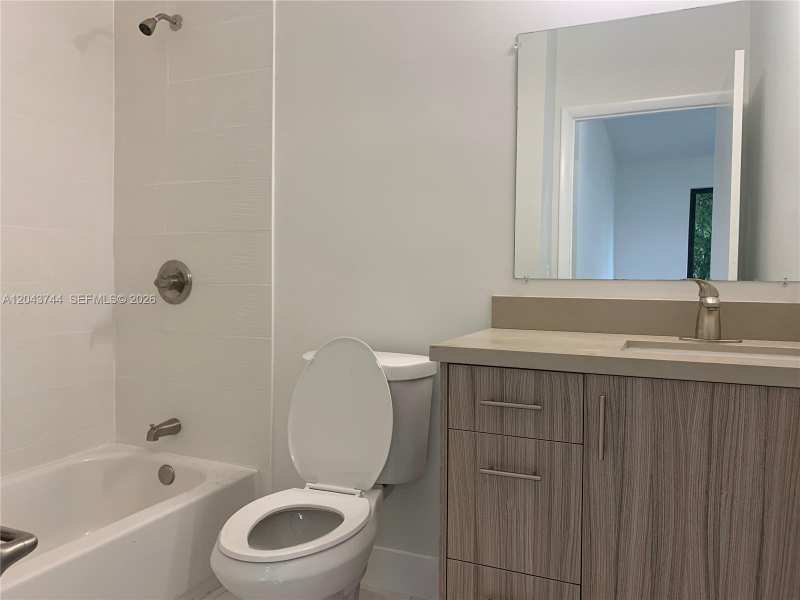 211 NW 7th Ct # B, Hallandale Beach FL 33009