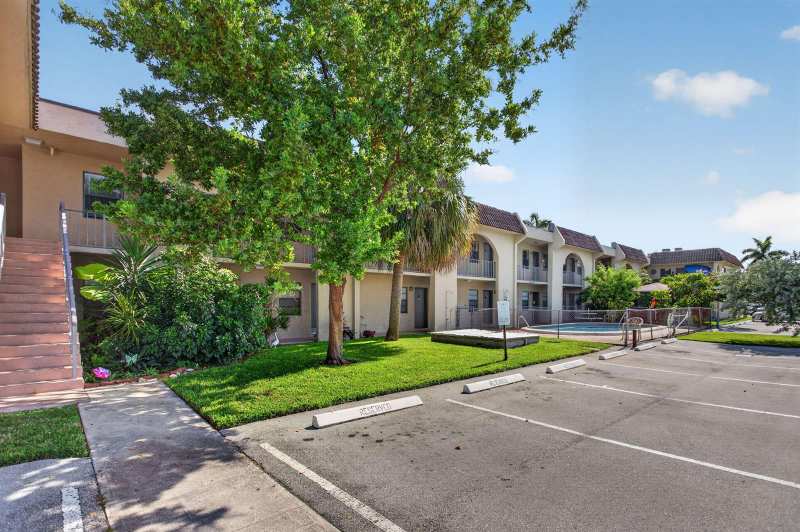 2141 NE 42nd Street # 101, Lighthouse Point FL 33064