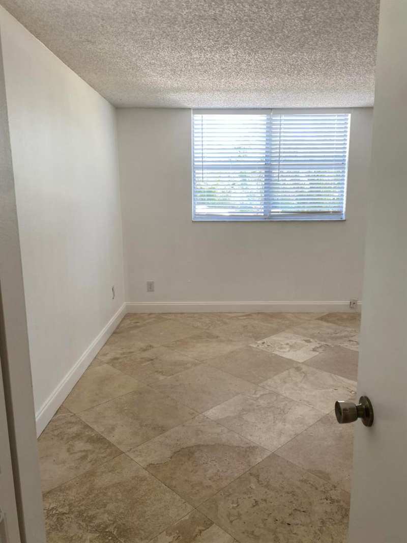2840 Somerset Drive # M, Lauderdale Lakes FL 33311
