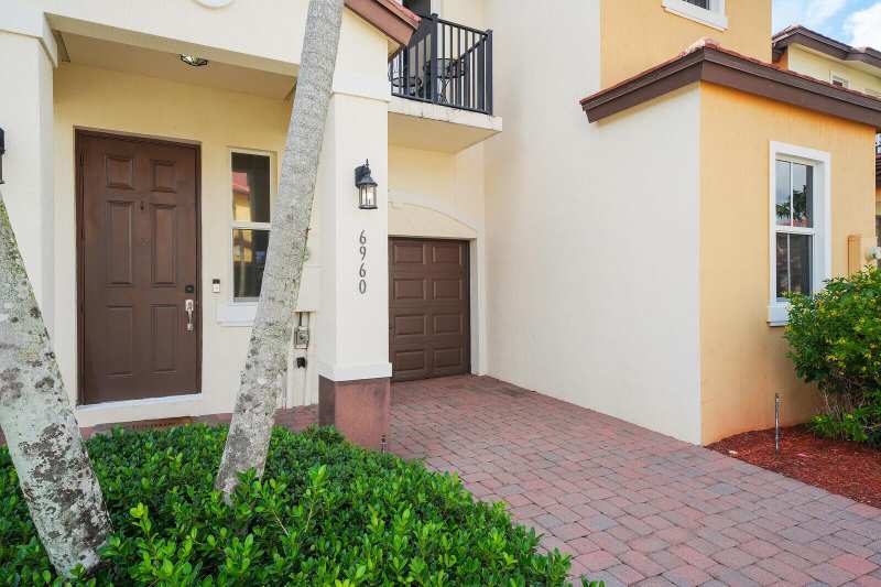 6960 Long Pine Circle, Coconut Creek FL 33073
