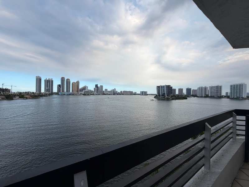 3600 Mystic Pointe Dr # 718, Aventura FL 33180