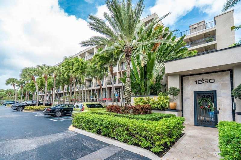1830 Embassy Drive # 411, West Palm Beach FL 33401