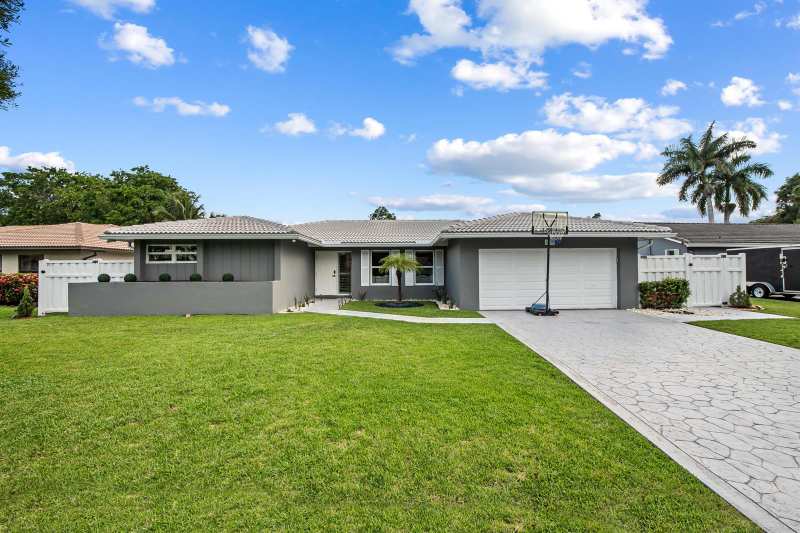 8552 Shadow Wood Boulevard, Coral Springs FL 33071