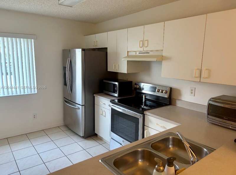 829 NW 208th Way, Pembroke Pines FL 33029