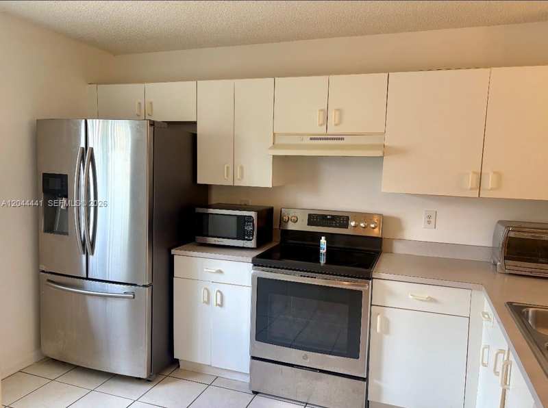 829 NW 208th Way, Pembroke Pines FL 33029