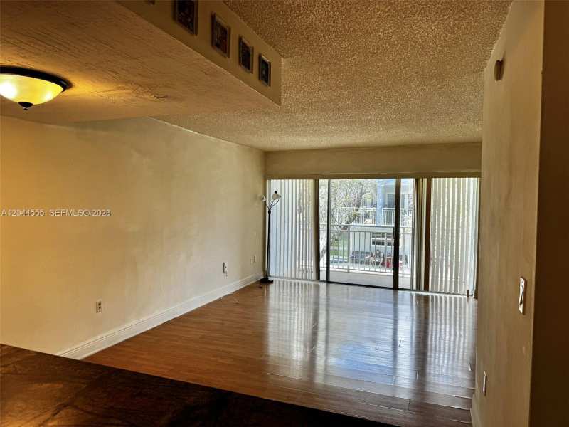9371 Fontainebleau Blvd # I229, Miami FL 33172