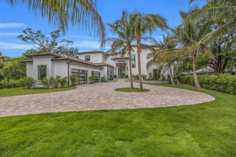 19175 W Riverside Drive, Tequesta FL 33469