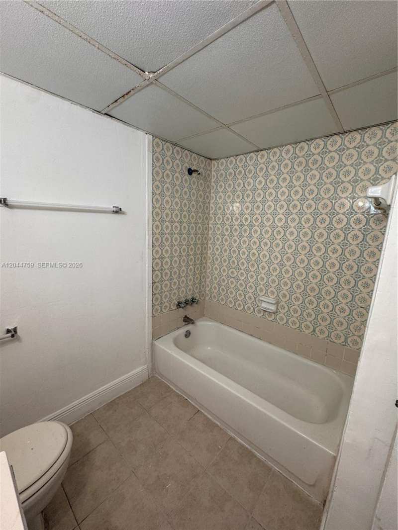 1756 NW 55th Ave # 101, Lauderhill FL 33313