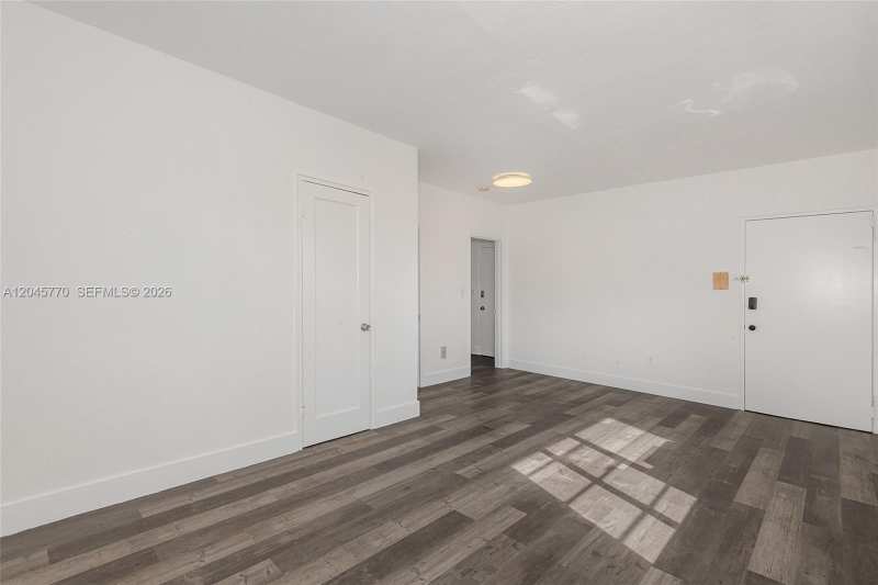 8340 Crespi Blvd # 20, Miami Beach FL 33141