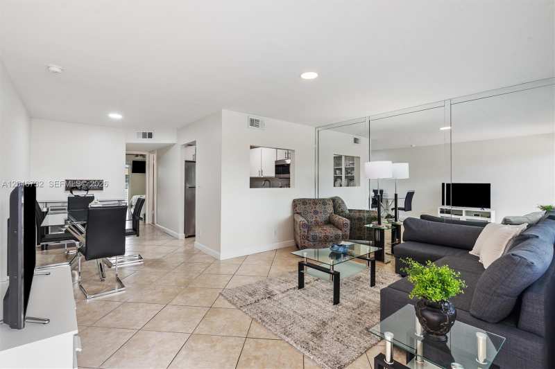 9101 Sunrise Lakes Blvd # 202, Sunrise FL 33322