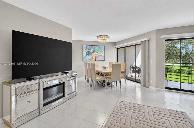 5901 Camino Del Sol # 207, Boca Raton FL 33433