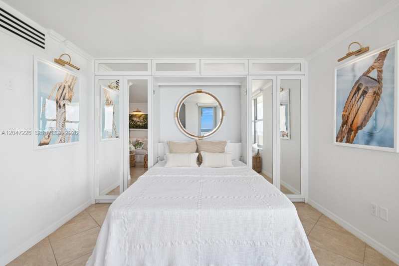 2899 Collins Ave # 1025, Miami Beach FL 33140