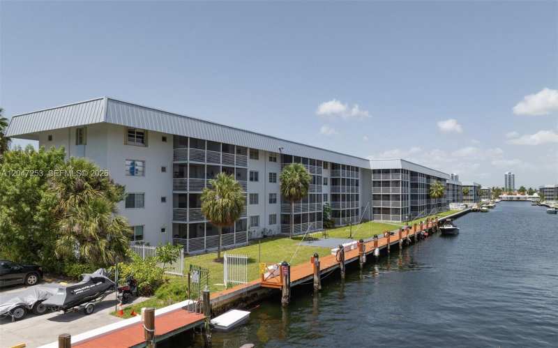 3849 NE 169th St # 204, North Miami Beach FL 33160