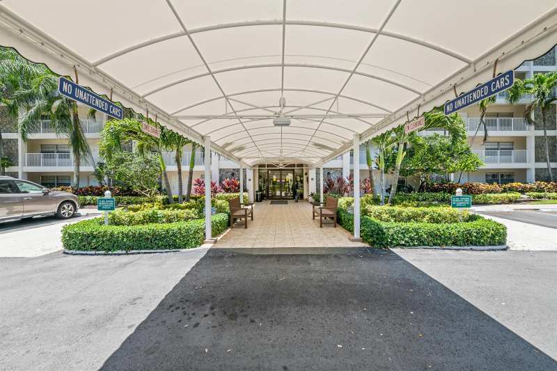 3510 Oaks Way # 406, Pompano Beach FL 33069